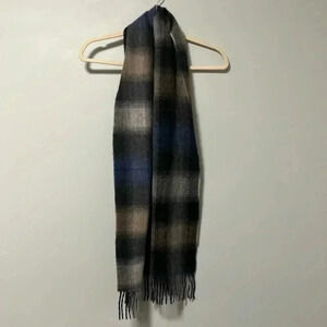 NWT Bloomingdale’s 100%  cashmere plaid scarf